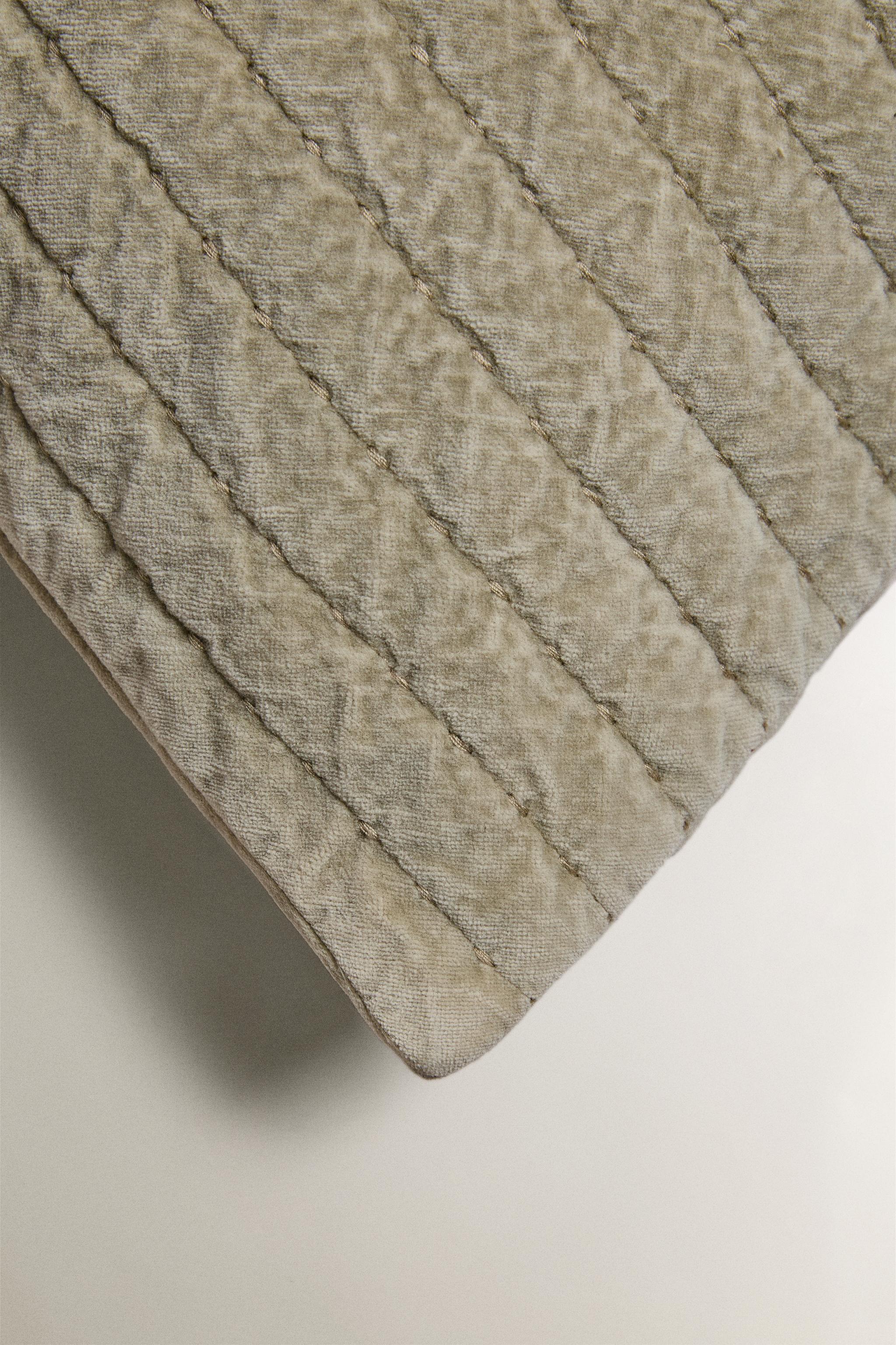 HOUSSE DE COUSSIN MATELASSÉE